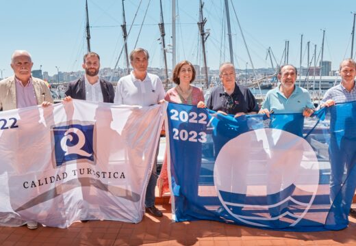 Ángeles Vázquez salienta que a Bandeira Azul do Real Club Naútico da Coruña recoñece a calidade dos seus servizos e a aposta pola educación ambiental